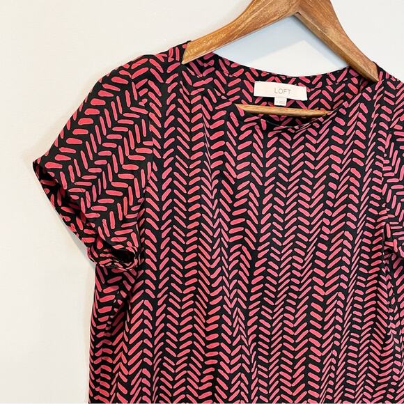LOFT Geometric Print Lightweight Blouse Red Black Size Small EUC - Picture 3 of 15
